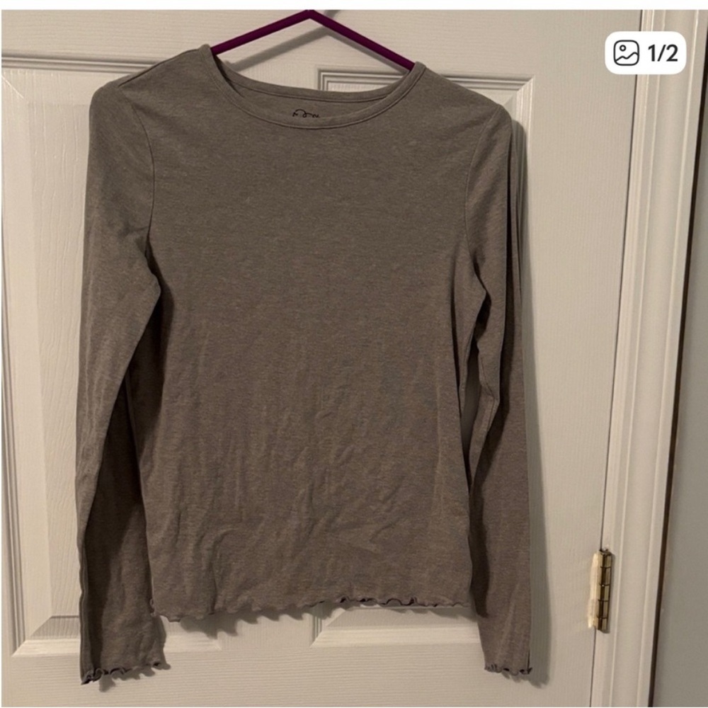 Grey long sleeve tee